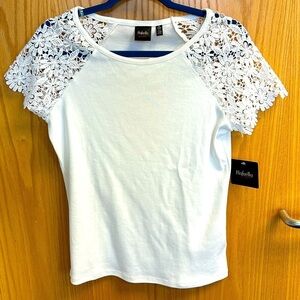 NWT Rafaella Women’s White Floral Lace Sleeves Cotton Short Sleeve Shirt Size S